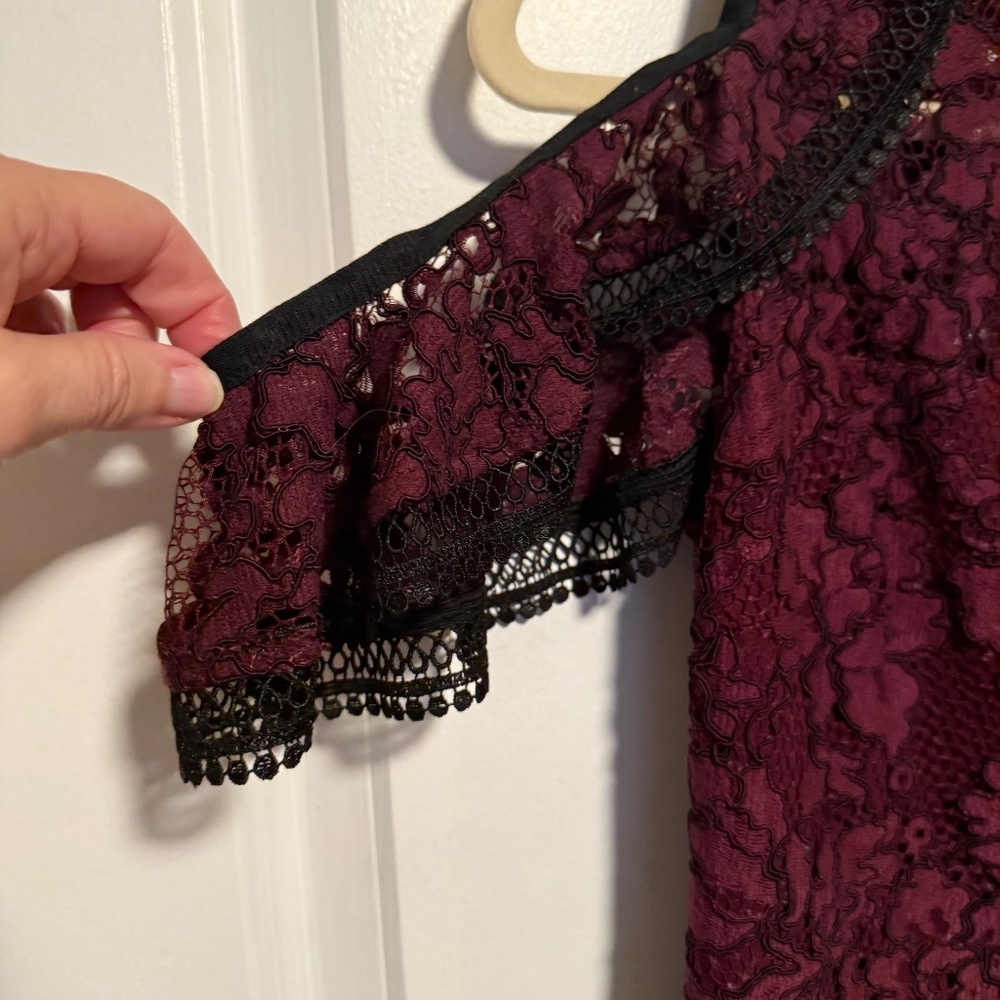 Alexis Evie Burgundy Lace Midi Dress Cold Shoulder Size Small - Picture 5 of 13